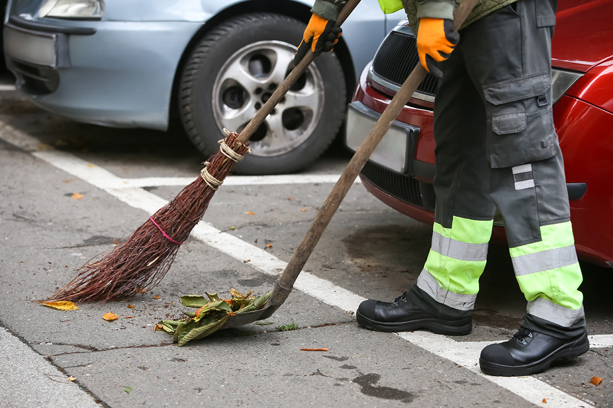 Read more about the article Spring Asphalt Cleaning Tips