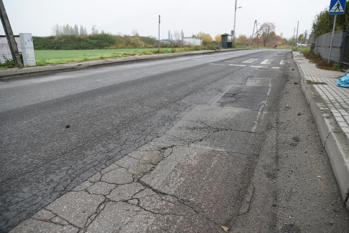 Read more about the article Edge cracks in asphalt